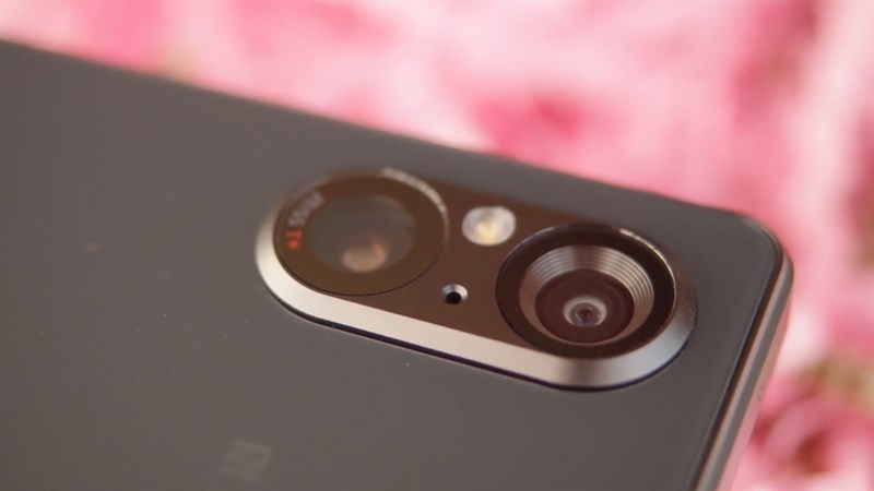 Cụm camera của Xperia 5 V được thiết kế lại trông rất đẹp mắt
