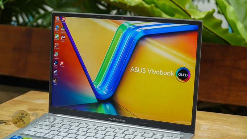 ASUS Vivobook 14X OLED KM006W được trang bị màn hình kích thước 14 inch độ phân giải 2.8K (2.800x1.800 pixel).