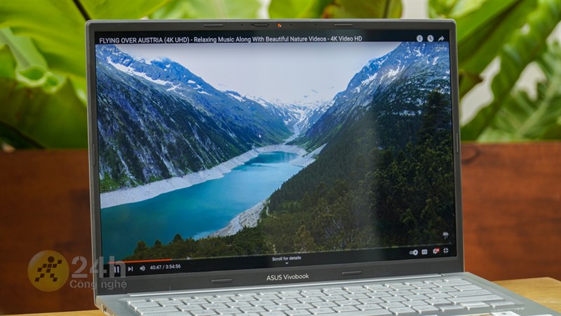 Màn hình của ASUS Vivobook 14X OLED KM006W còn được trang bị rất nhiều công nghệ tiên tiến.