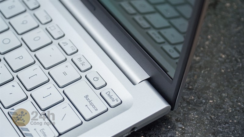 ASUS Vivobook 14X OLED KM006W mang lại trải nghiệm đánh máy tốt.