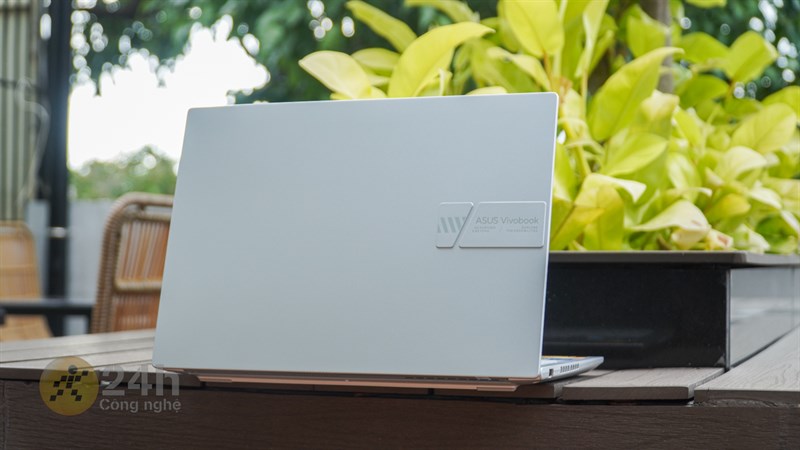 Thiết kế của ASUS Vivobook 14X OLED KM006W cho phép máy tiếp cận đến nhiều đối tượng khách hàng khác nhau.