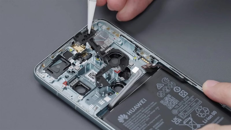 Các linh kiện sang trọng bên trong Huawei Mate 60 Pro Các linh kiện sang trọng bên trong Huawei Mate 60 Pro