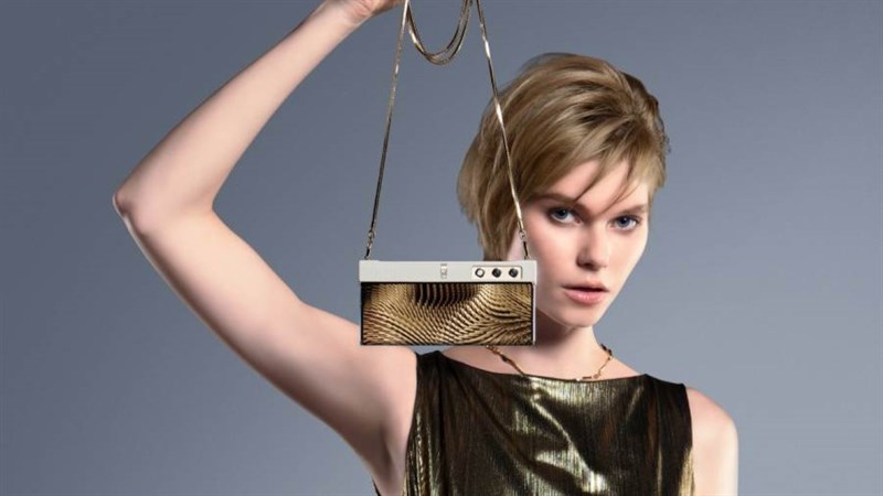 Honor giới thiệu concept Honor V Purse biến điện thoại gập thành ví thời trang 