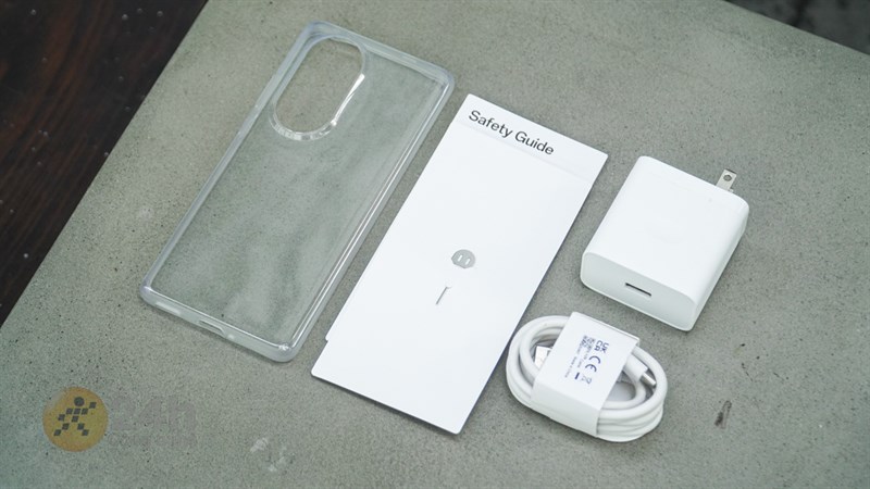 Những phụ kiện được tặng kèm bên trong hộp đựng OPPO Reno10 Pro+ 5G. Những phụ kiện được tặng kèm bên trong hộp đựng OPPO Reno10 Pro+ 5G.
