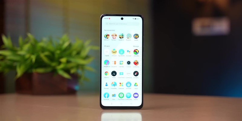 realme 11x 5G có độ dày chỉ 7.89 mm và khi kết hợp cùng các góc bo cong mềm mại thì máy sẽ mang đến trải nghiệm cầm nắm và sử dụng rất thoải mái.