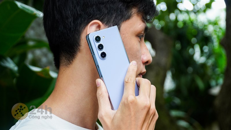 Trong quá trình sử dụng hằng ngày thì Galaxy Z Fold5 còn đạt được thời gian sử dụng lâu hơn