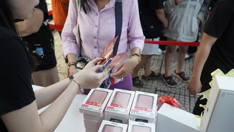 1.600 phiếu mua hàng iPhone, Apple Watch cùng 1.700 cường lực miễn phí đang chờ đợi các khách hàng