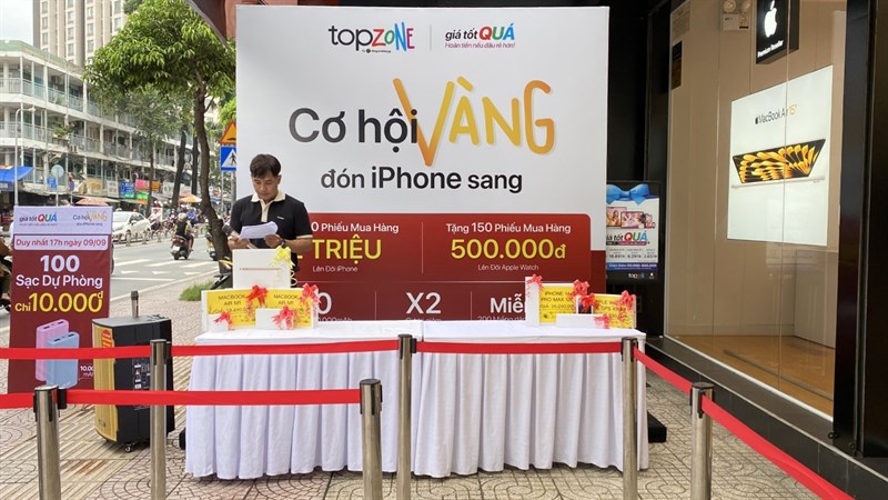 TopZone Khánh Hội tất bật chuẩn bị tươm tất để bắt đầu sự kiện