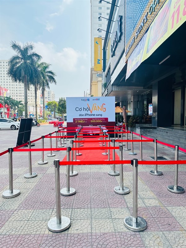 Hiện tại không khí vẫn đang rất vắng vẻ, nhưng chắc chắn rằng TopZone Nghệ An đã sẵn sàng 100% để đón tiếp các vị khách bất cứ lúc nào