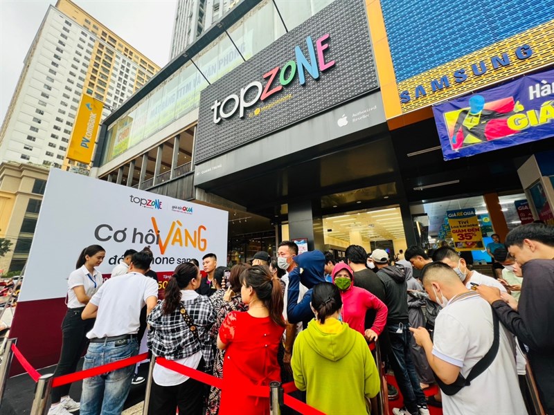 Không khí náo nhiệt khi sự kiện khởi động tại TopZone Nghệ An