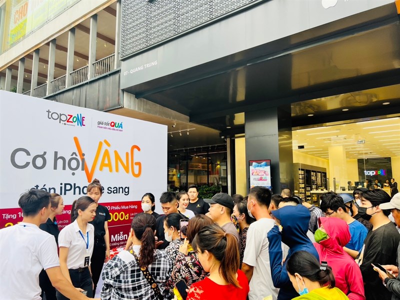 Không khí náo nhiệt khi sự kiện khởi động tại TopZone Nghệ An