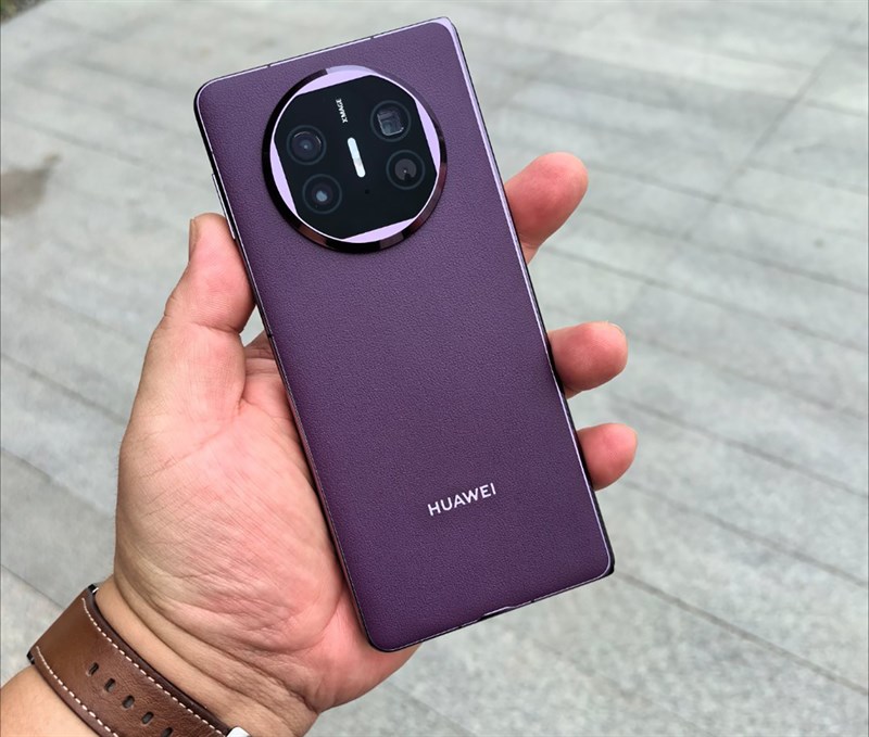 Về mặt thiết kế thì Huawei Mate X5 không quá khác biệt so với thế hệ trước. Nguồn: Weibo.