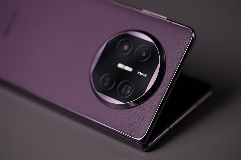Cụm camera của Huawei Mate X5 được thiết kế hài hòa với mặt lưng hơn