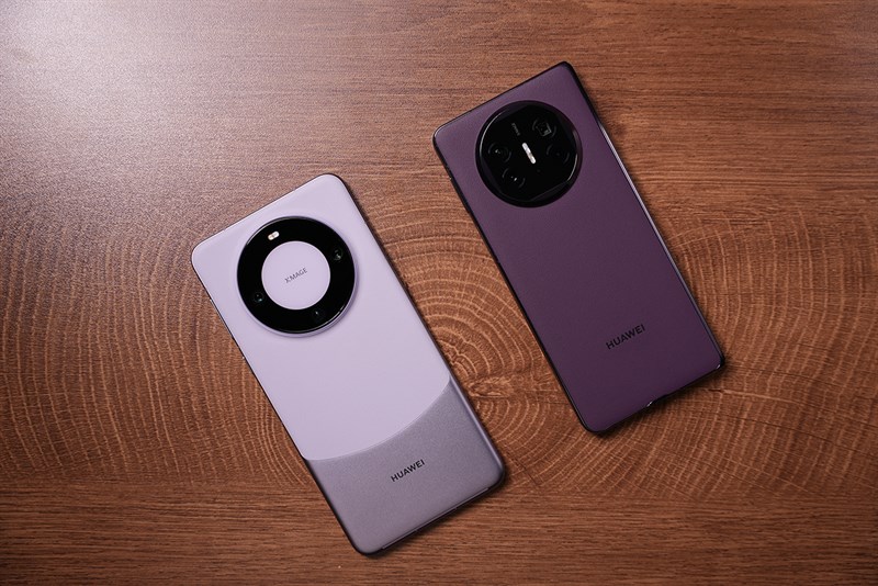 Huawei Mate X5 (phải) là một sản phẩm rất tốt của Huawei giới thiệu trong năm nay