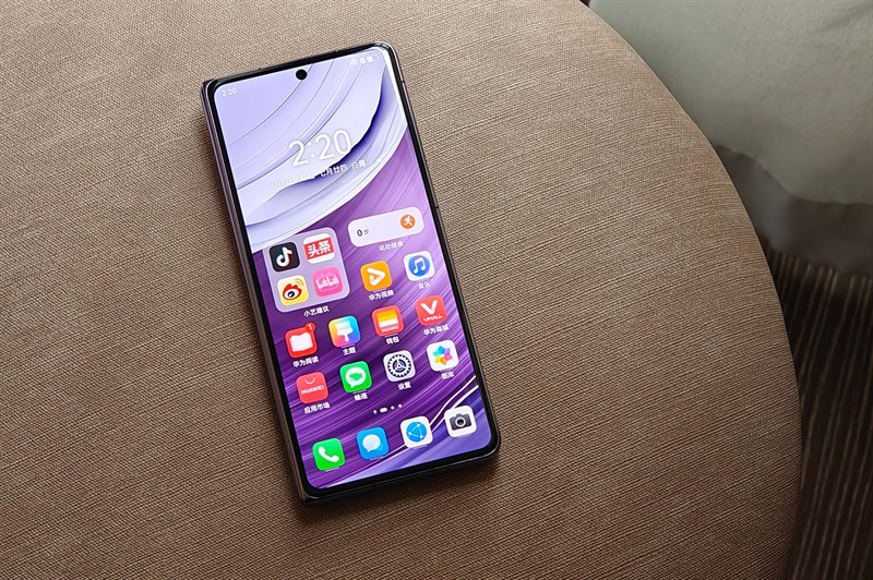 Màn hình trong của Huawei Mate X5 cho chất lượng hiển thị tốt