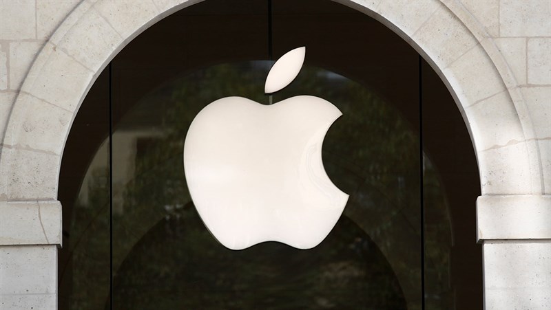 Apple đã ghi nhận mức giảm hàng ngày lớn nhất trong hơn một tháng qua Theo các nhà phân tích của TechInsights ước tính doanh số iPhone bán ra tại Trung Quốc nhiều hơn Mỹ