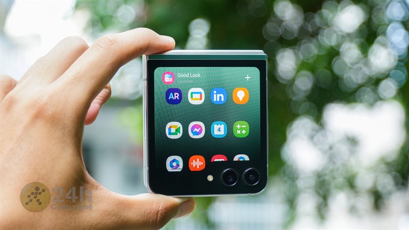 Với Snapdragon 8 Gen 2 for Galaxy, Galaxy Z Flip5 hoàn toàn có thể dễ dàng cân được hâu hết các tác vụ một cách dễ dàng.