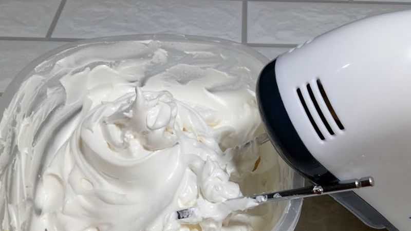Làm kem từ lòng trắng trứng