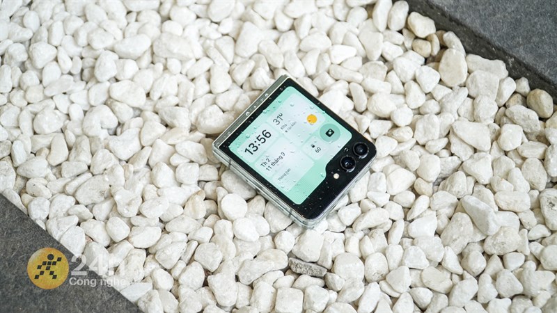 Flex Window chính là điểm khiến mình thích thú khi dùng Galaxy Z Flip5 Flex Window chính là điểm khiến mình thích thú khi dùng Galaxy Z Flip5