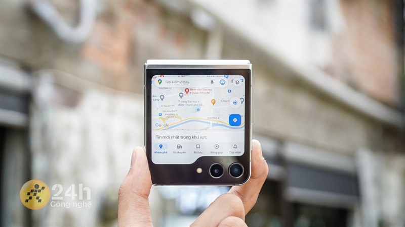 Với Flex Window, mình có thể lướt web, xem map ngay từ màn hình ngoài Với Flex Window, mình có thể lướt web, xem map ngay từ màn hình ngoài