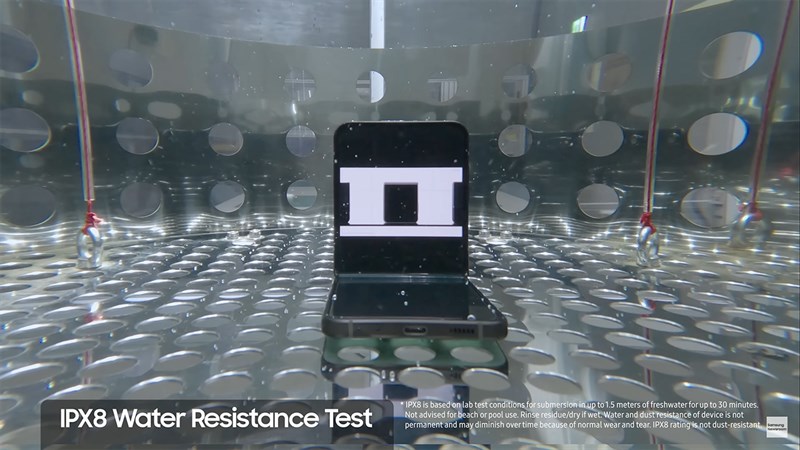 Thậm chí là thả rơi, ngâm nước thì Galaxy Z Series 2023 vẫn sống sót tốt Thậm chí là thả rơi, ngâm nước thì Galaxy Z Series 2023 vẫn sống sót tốt