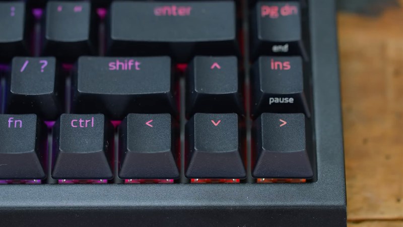 Razer BlackWidow V4 75% được trang bị keycap ABS Doubleshot bền bỉ