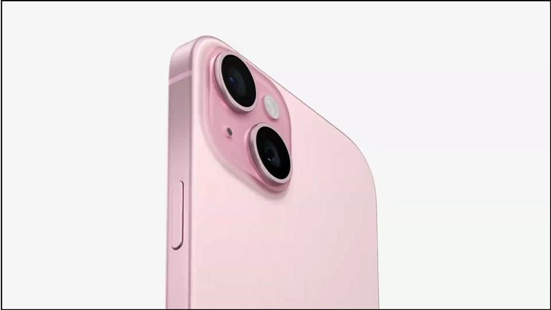 iPhone 15 Plus vẫn sử dụng ngôn ngữ thiết kế quen thuộc đã xuất hiện trên iPhone 14 Plus.