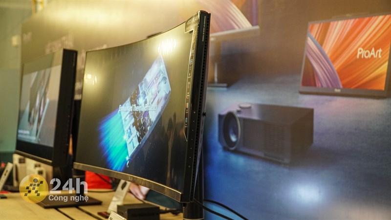 Cạnh viền của ASUS ProArt PA34VC khá dày do có nhiều công nghệ đi kèm bên trong