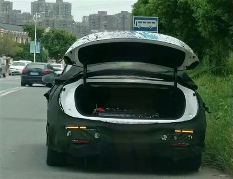 Ảnh chụp cốp xe đang mở của Xiaomi MS11 Ảnh chụp cốp xe đang mở của Xiaomi MS11