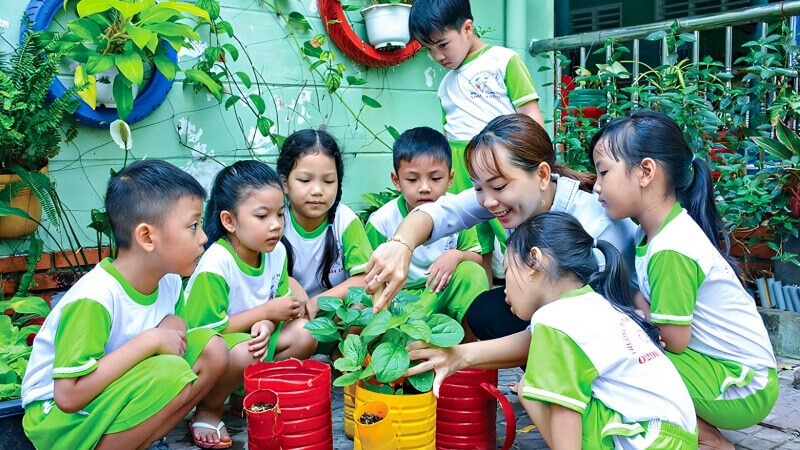 Môi trường học tập Montessori khuyến khích sự hợp tác