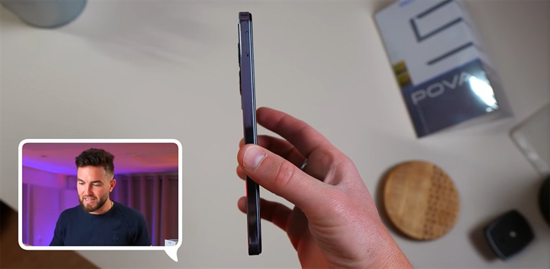 Cạnh bên trái của Tecno POVA 5 Pro chứa khe cắm SIM Cạnh bên trái của Tecno POVA 5 Pro chứa khe cắm SIM