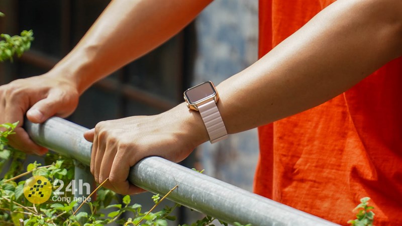 Thiết bị mang lại trải nghiệm đeo thoải mái, nhẹ nhàng trên tay mình Thiết bị mang lại trải nghiệm đeo thoải mái, nhẹ nhàng trên tay mình