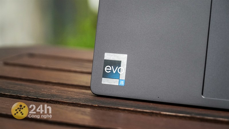 Lenovo Yoga 7 14IRL8 được trang bị chip xử lý Intel Core i5-1340P