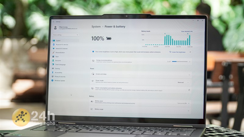 Lenovo Yoga 7 14IRL8 có thể đáp ứng hơn 3 giờ hoạt động cho việc sử dụng thực tế