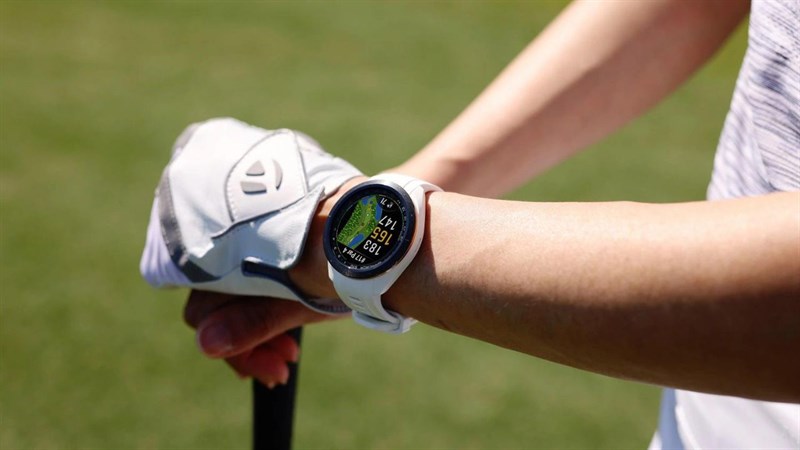 Đồng hồ Garmin có màn hình luôn bật, theo dõi sức khoẻ giảm 2 triệu