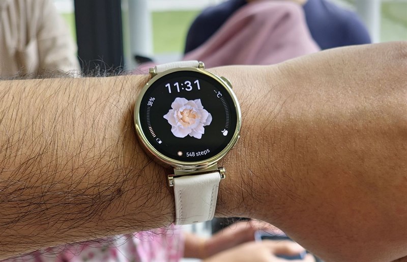 Huawei Watch GT 4 phiên bản 41 mm cũng có nhiều phiên bản để bạn lựa chọn và trên đây là bản màu Trắng dây da