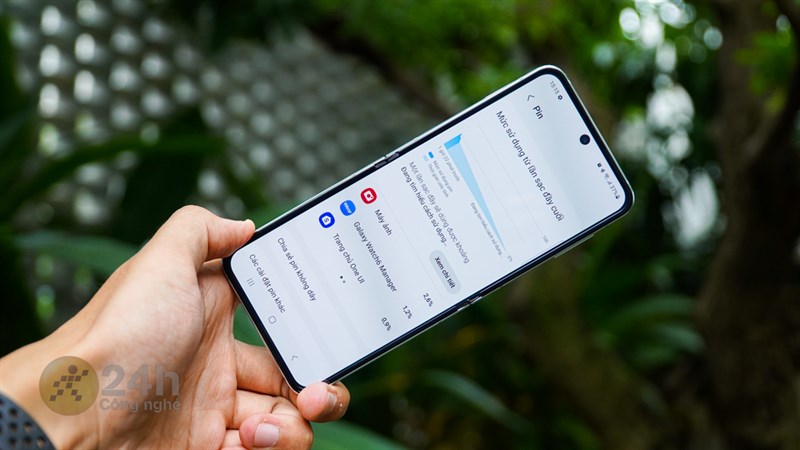 Nếu chỉ sử dụng bình thường thì Galaxy Z Flip5 còn cho thời lượng pin tốt hơn