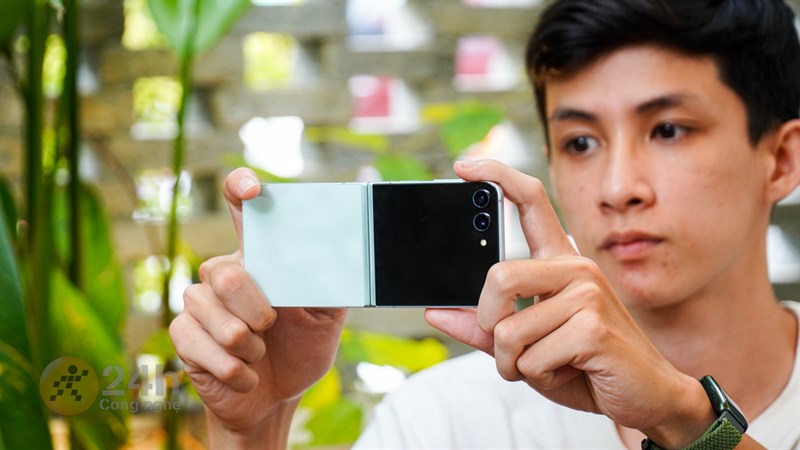 Galaxy Z Flip5 hoàn toàn mang lại được trải nghiệm sử dụng lâu dài cho người dùng dù pin chỉ có 3.700 mAh
