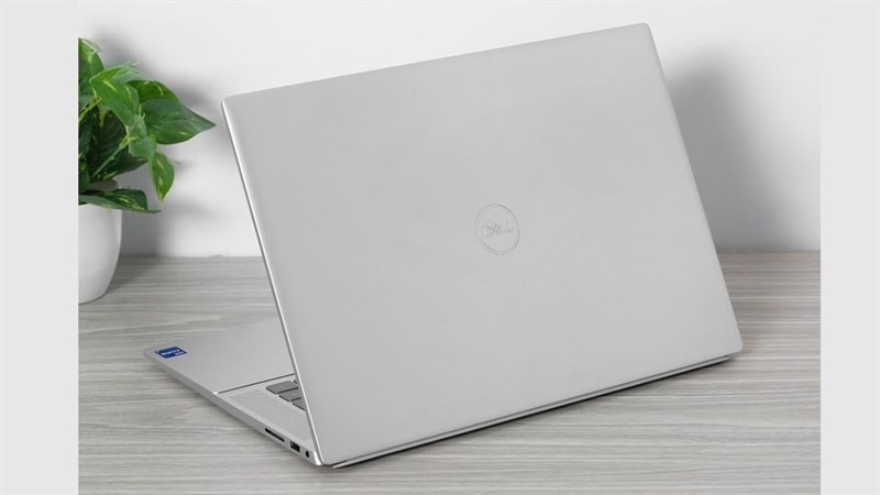 Dell Inspiron 16 5620 i7 1255U