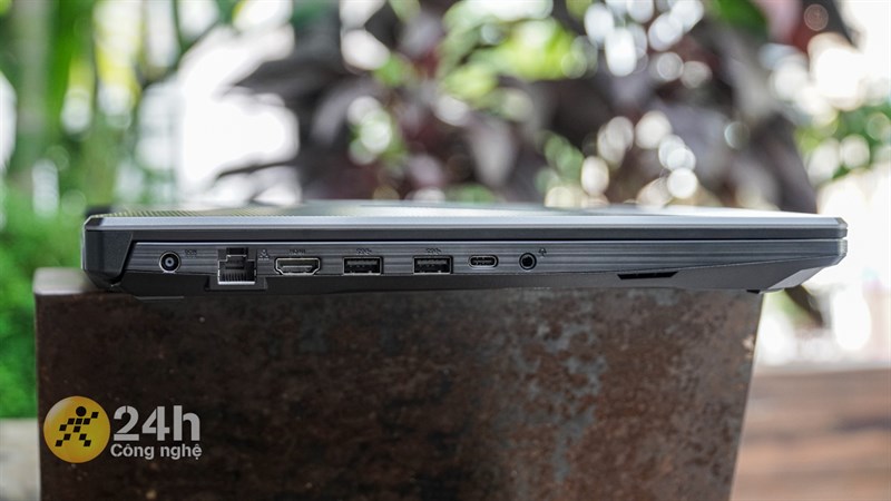 ASUS TUF Gaming F17 FX706HF đa dạng cổng kết nối.