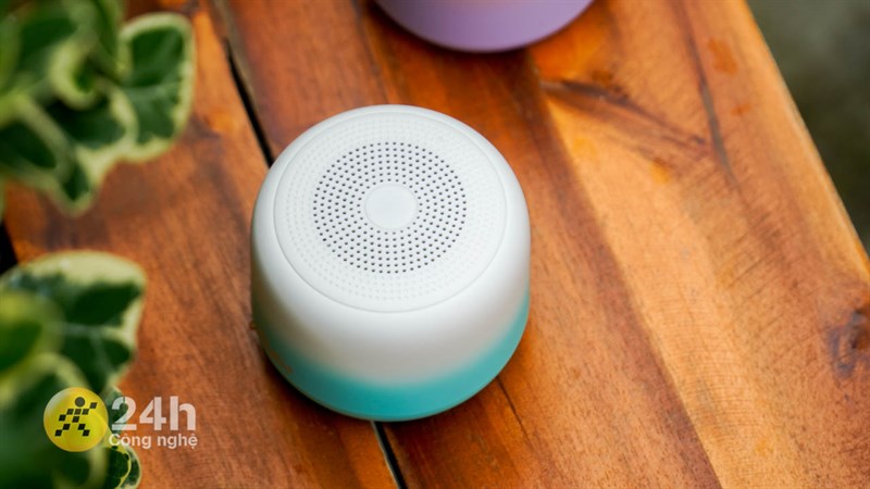 Cạnh trên của loa AVA+ MiniPod Y23 là màng loa