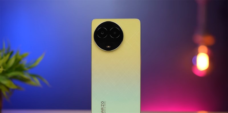 Cụm camera của realme Narzo 60x 5G được thiết kế lớn và có 2 ống kính bên trong Cụm camera của realme Narzo 60x 5G được thiết kế lớn và có 2 ống kính bên trong