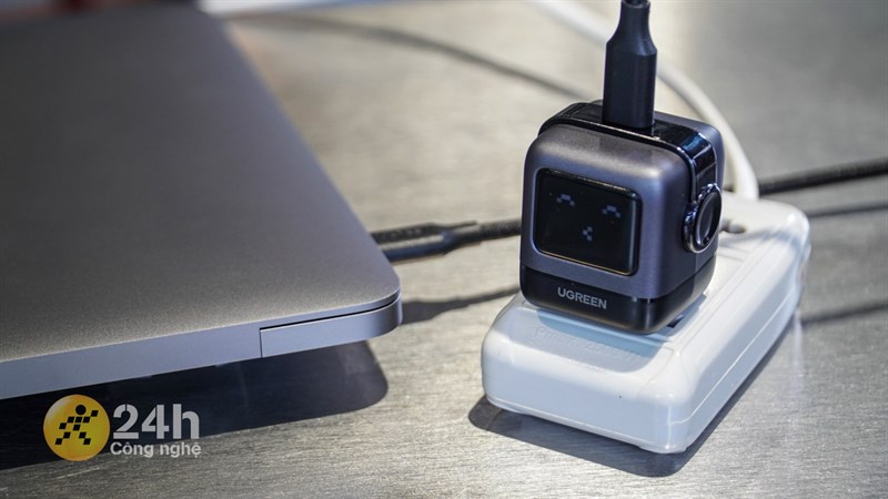 Mình cũng có thể sử dụng cốc sạc Ugreen Nexode RG 30 W cho MacBook Air M1.