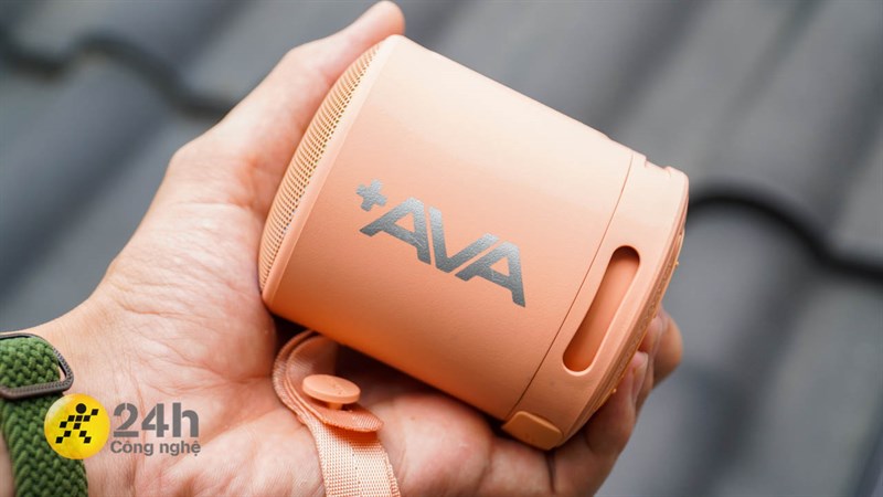 AVA+ Free Go F13 có tổng thể hình trụ tròn với kích thước nhỏ gọn, dễ cầm nắm