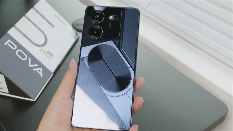 Tecno POVA 5 Pro được thiết kế theo phong cách Turbo Mecha độc đáo và đẹp mắt