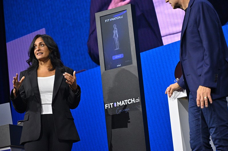 Tại sự kiện, các công ty ai.io và Fit:match đã trình diễn phương pháp họ sử dụng OpenVINO để tăng tốc các ứng dụng của họ Tại sự kiện, các công ty ai.io và Fit:match đã trình diễn phương pháp họ sử dụng OpenVINO để tăng tốc các ứng dụng của họ