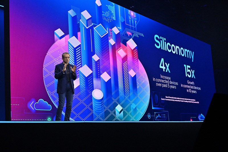 Intel đã giới thiệu nhiều công nghệ chip mới tại sự kiện Intel giới thiệu khái niệm Siliconomy, cung cấp nhiều quyền cho các nhà phát triển