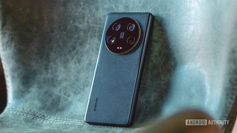 Màn hình của Xiaomi 14 Ultra cũng sẽ được giảm độ cong