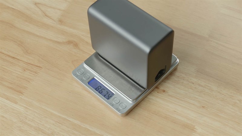 Trên tay Ugreen Nexode 300 W