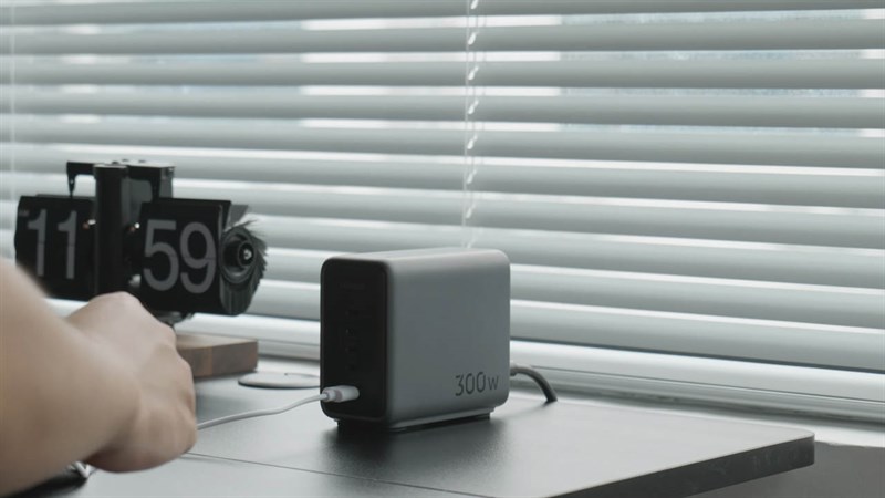 Trên tay Ugreen Nexode 300 W